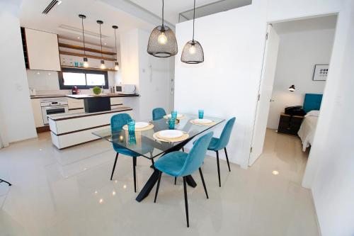 Luxury Arenales Home With AC,Pool and BBQ in Arenales Del Sol