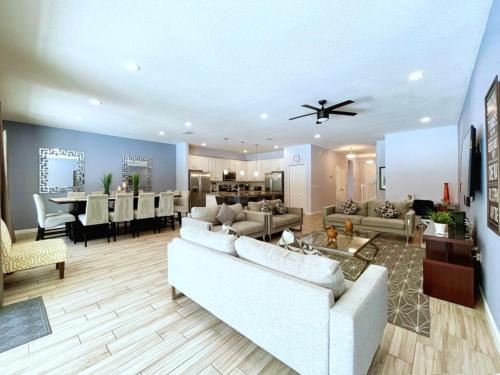 Huge10Bd Spa Gm Pool Solterra-5252OA home in Davenport, USA