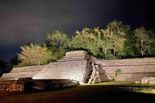 Hacienda extraordinaria, jardines preciosos y pirámides