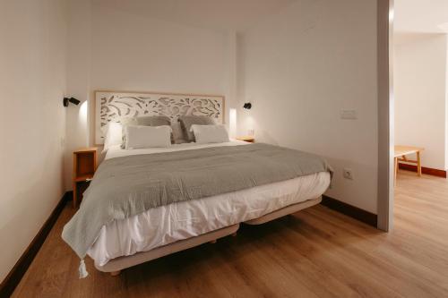 La Plaza Hostal Room Type - Habitación Doble Especial con Terraza y Vista al Castillo La Plaza Hostal Room Type - Habitación Doble Especial con Terraza y Vista al Castillo