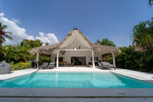 Casa Panamera- 5br luxury beach Villa Playa Coson