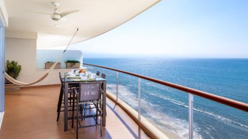 Del Canto PH 10D Luxury & The Best Ocean View! by Kivoya