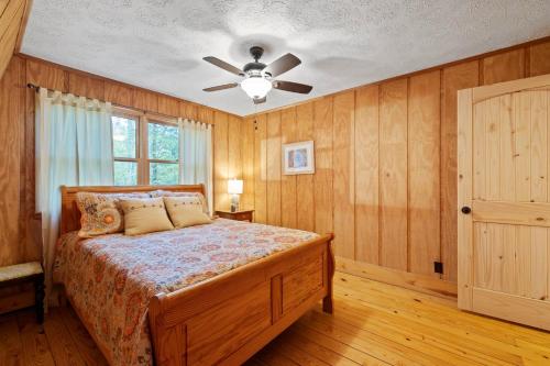 Woodsong at Wolf Laurel Resort-Swim,Hike,Relax in Swiss, USA