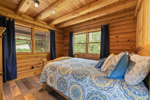 Woodsong at Wolf Laurel Resort-Swim,Hike,Relax in Swiss, USA