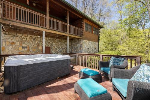 Woodsong at Wolf Laurel Resort-Swim,Hike,Relax in Swiss, USA