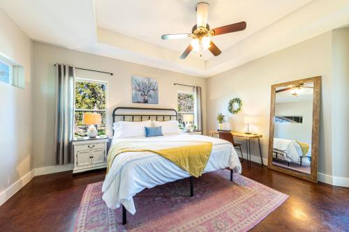 Hilltop Hideaway-Rest, Relax, Reconnect! in New Braunfels, USA