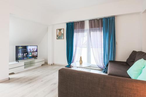 Spacious & Luxury: Kitchen - Parking - Netflix - main image