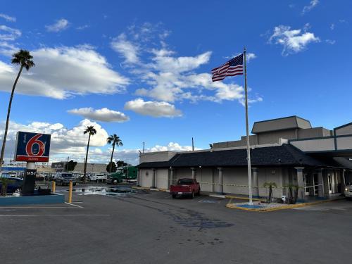 ทัศนียภาพภายนอกโรงแรม, Super 8 by Wyndham Mesa Downtown Near Convention Center in เวสต์เมซา