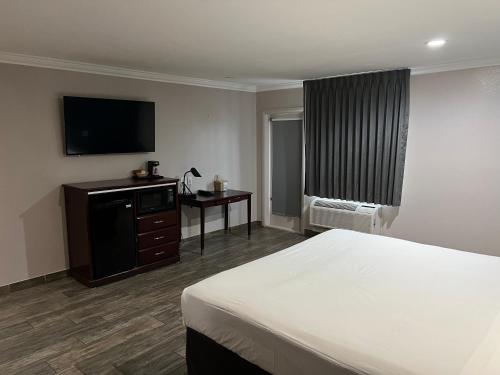 Econo Lodge Inn & Suites Mesa