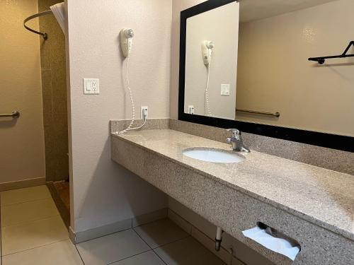 Econo Lodge Inn & Suites Mesa