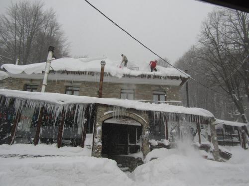 To Hani Tou Kokkini, Pelion