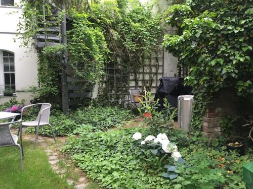 Ground Floor in Villa in Charlottenburg Garden View, Berlin (photo 10)