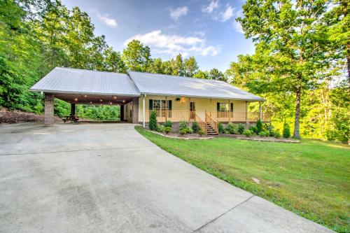 Cedar Mountain House on 12 Acres - Near Trails! in Brevard (NC)