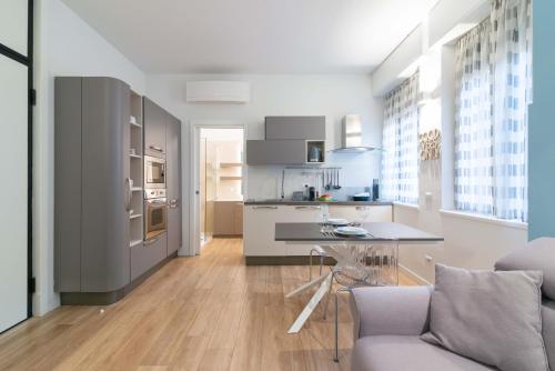 Vittoria Suite, con Jacuzzi - by Host4U