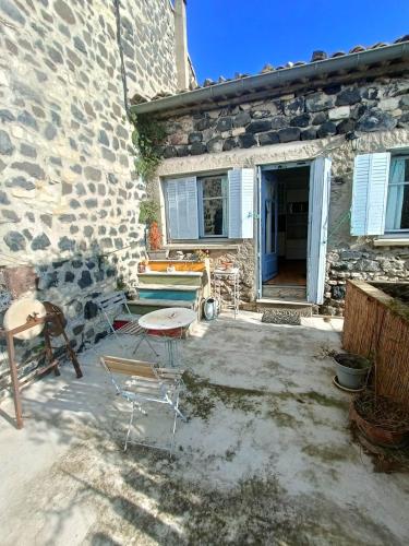 Ruelles et terrasses - Location saisonnière - Mirabel