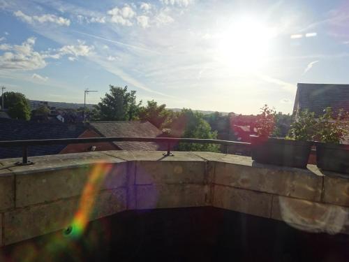 Ban công/sân hiên, Wigan Central I 1 & 2 Bed Executive Apartments I Family Rooms I Private Balcony I Free Parking in Wigan