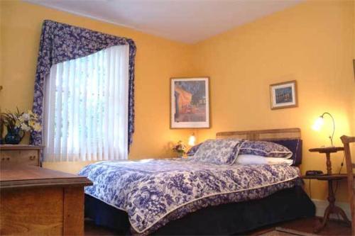 Queen Room image 4
