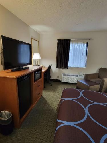Super 8 by Wyndham Grand Island - image 11
