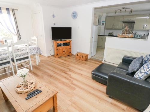 Driftwood House - image 10