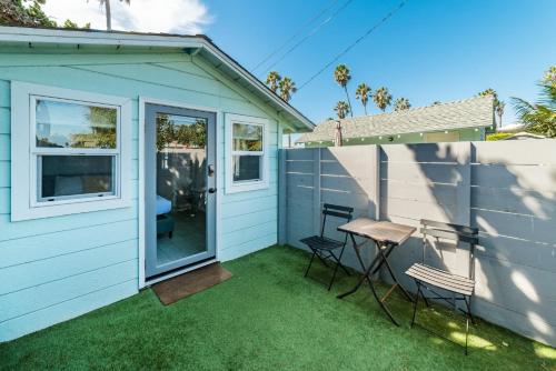 Pacific Bungalow in Oceanside with Backyard & Tiny House in Oceanside, USA