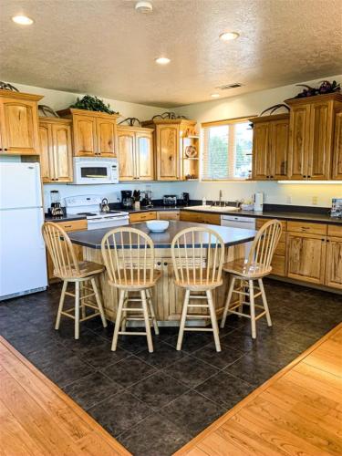 UNDER THE RIM GUEST HOUSE MAIN HOUSE 101 - main image