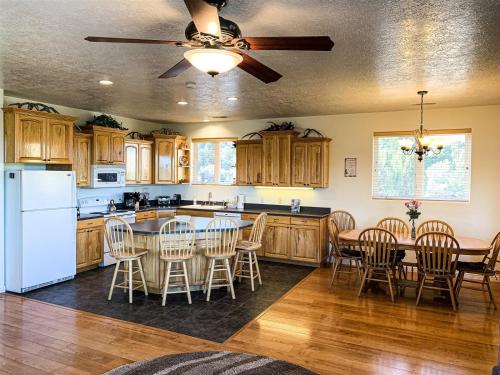 UNDER THE RIM GUEST HOUSE MAIN HOUSE 101 - image 7