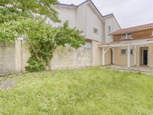 Holiday Home (6 Adults) room in Maison 6 pers proche plage centre Biscarrosse jardin avec barbecue animaux acceptés - FR-1-521-149
