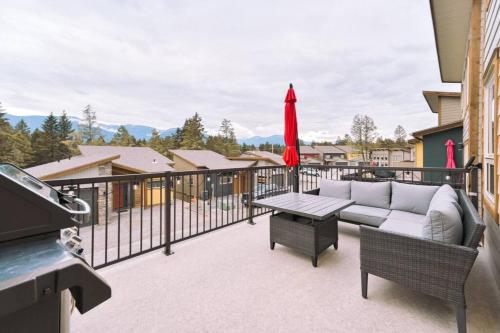 Oasis Getaway, Mins to Lake, King Bed, Dbl Garage in Windermere (BC)