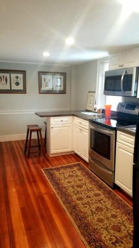 Charming Townhouse in Historic Town near Boston. in Dedham, USA