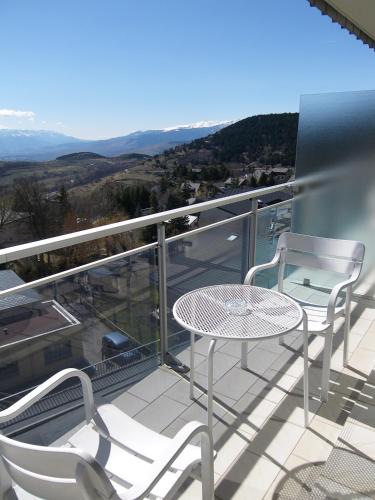 2 bedrooms, 4 beds
