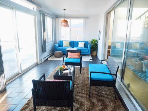 Casa al Mare Beachfront Retreat King Bed Near Yale in East Haven