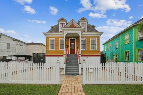 AbFab Seaside Cottage image