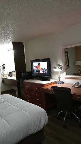 Rodeway Inn - image 11