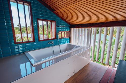 Open air bath, Millennium Island Residence in Gnaviyani Atoll