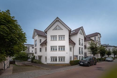One-Bedroom Apartment with Shower room in Schloss Hohenzollern - Appartement 07