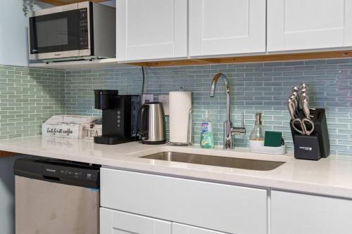 cozy and modern 1BR apartment 15 steps in Dallas, USA
