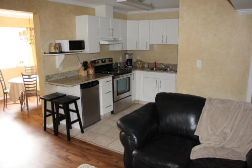 virtuve, Selah Retreat Guesthouse B&B in Blind Bay (BC)