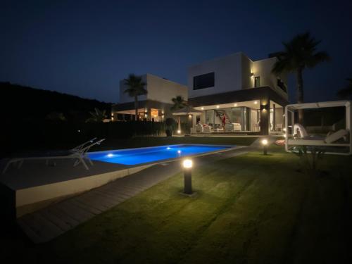 2254-Luxury villa with private pool and seaview - image 6