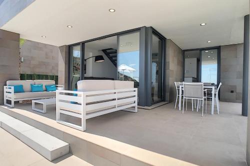 2254-Luxury villa with private pool and seaview - image 12