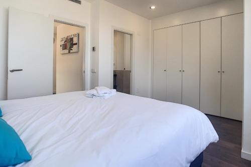 2254-Luxury villa with private pool and seaview - image 3