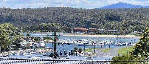 Scarlets by the Sea - In the heart of town, Views & Pet friendly in Bermagui