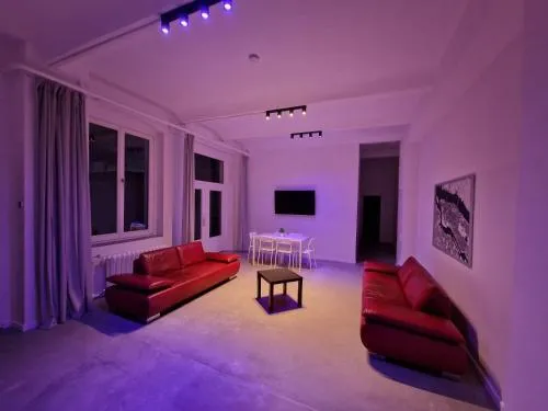 Tolstov Apartments - 300m2 Loft with 7 Rooms - 15 Min Messe DUS & Old Town DUS in Düsseldorf, Deutschland