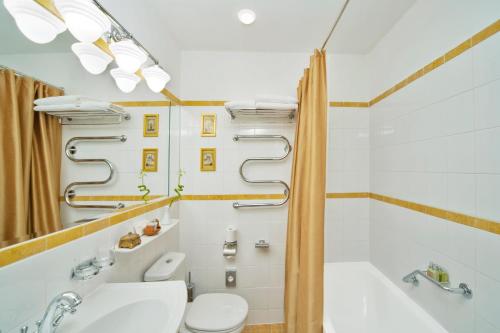 Classic Double Room image 10