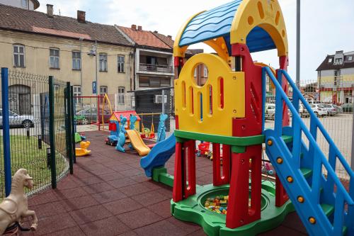 Drina Hotel in Біеліна