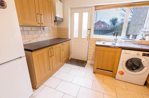 3 Bedroom house with free parking, Dalstone,Aylesbury