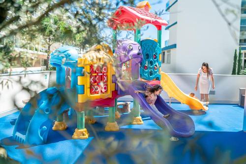 ملعب للأطفال, Hotel Parigi in بيبيوني