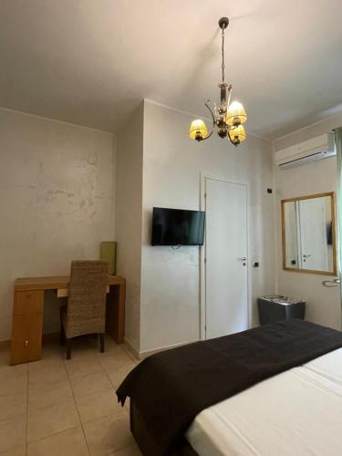 Deluxe Double Room with Side Sea View image 2