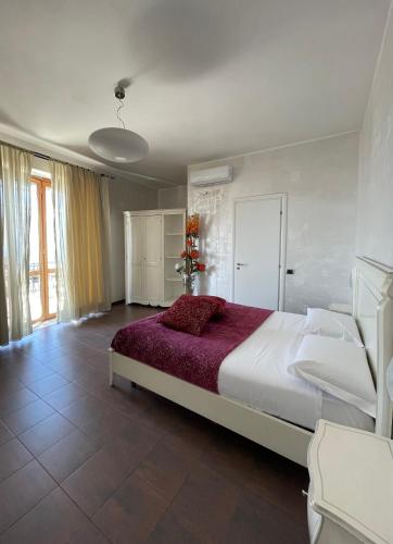 Deluxe Double Room with Balcony and Sea View image 5