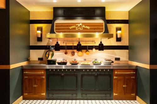 Restaurant, Ours Blanc Hotel & Spa in Saint-Martin-de-Belleville