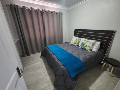 1 queen bed, 1 twin bed, 1 sofa bed